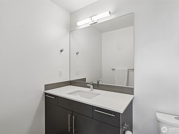 5th image of 3913 SW Hudson Street