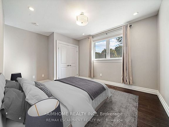 4th image of 1300 Braeside Dr