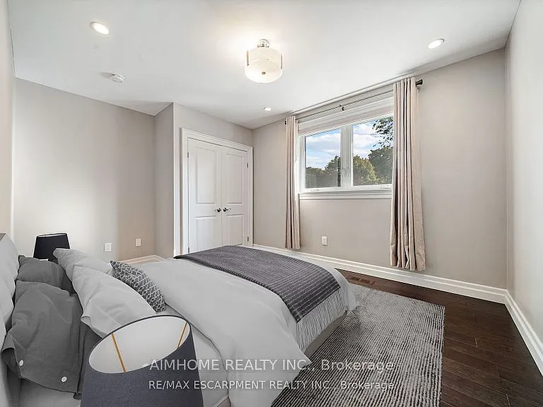 1300 Braeside Dr — Photo 4