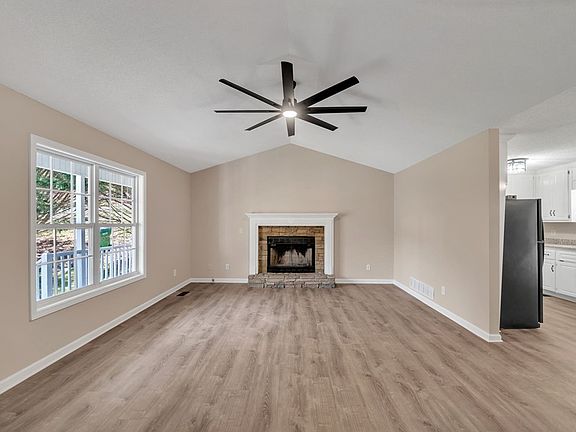 3rd image of 307 Whispering Waters Dr