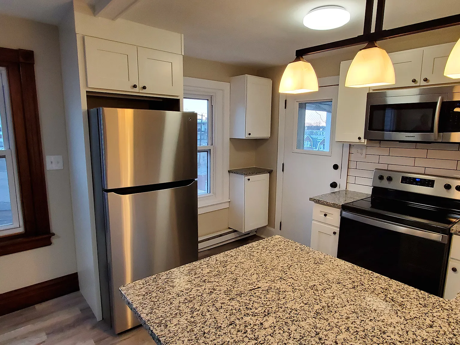 2 bed, 850 sqft, $1,350 — Photo 2