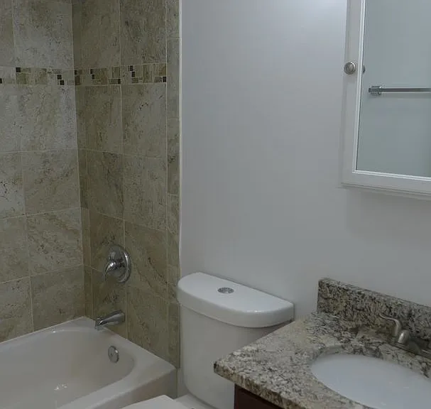 Foster Beach Apartments — Photo 39