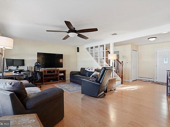 4th image of 28 Sycamore Rd