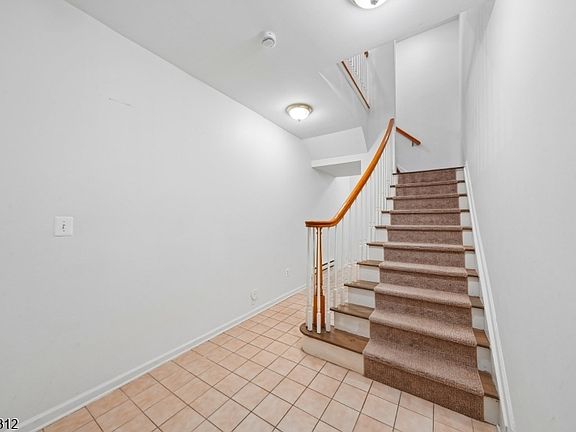 5th image of 611 Binghampton Ln
