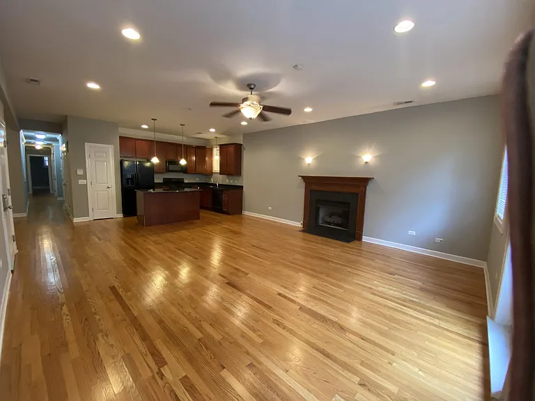 915 W Dakin St — Photo 49