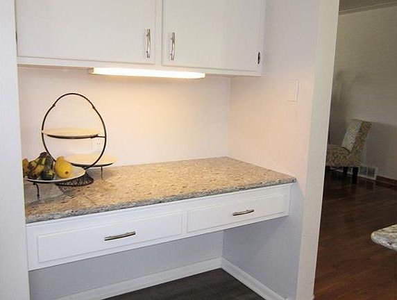 5th image of 1809 W 40th St