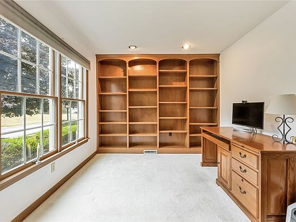 3rd image of 125 Pinehurst Dr