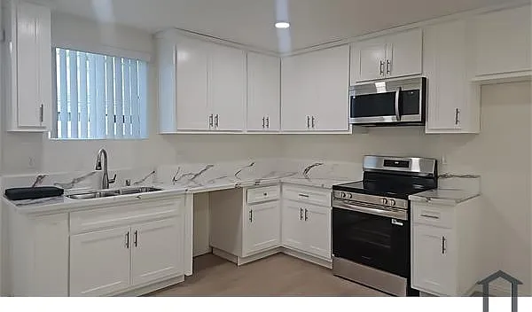 315 1/2 W 56th St