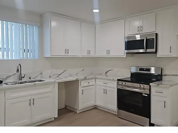 315 1/2 W 56th St, Los Angeles, CA 90037