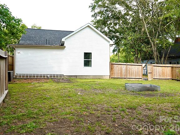 3rd image of 302 Cedar St