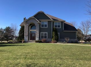 5615 S Berkshire Ct, New Berlin, WI 53151