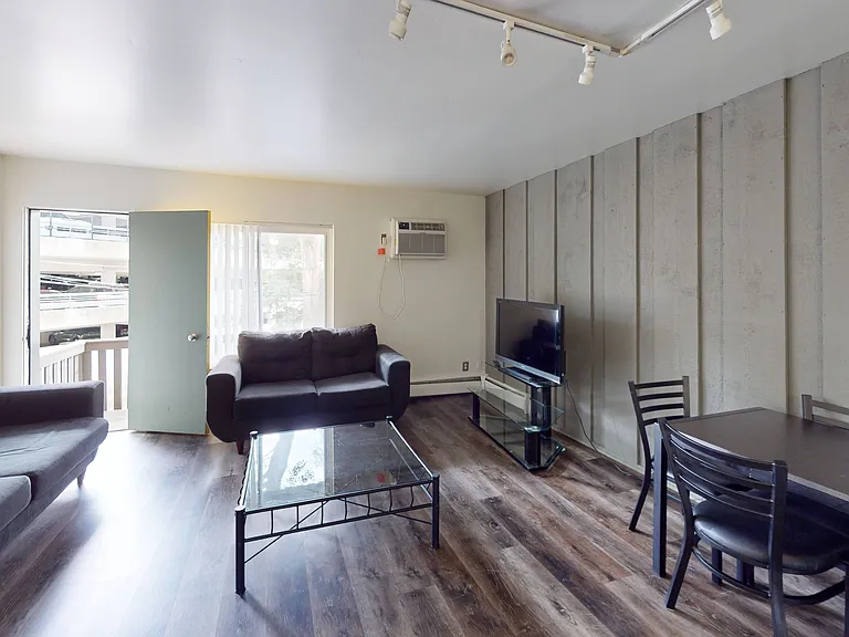 1224 Washtenaw Ct — Photo 3