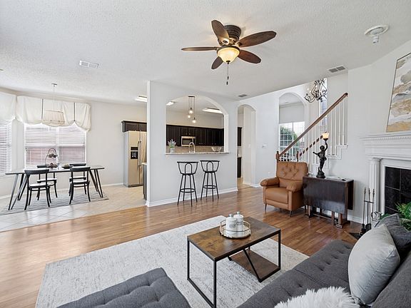 4th image of 9610 Thorncliff Dr