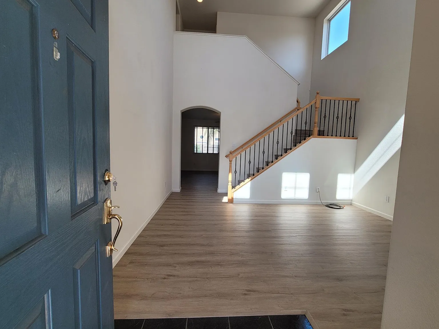 4 bed, 2.5 bath, 1854 sqft, $2,050 — Photo 3
