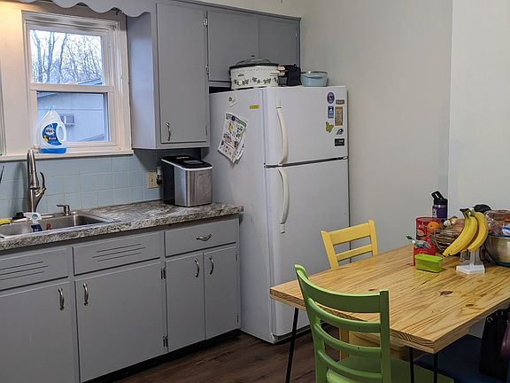 5th image of 492 Crouse St