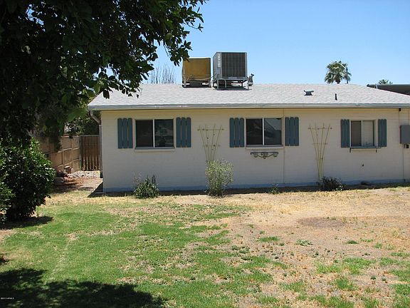 3rd image of 4568 W Altadena Ave