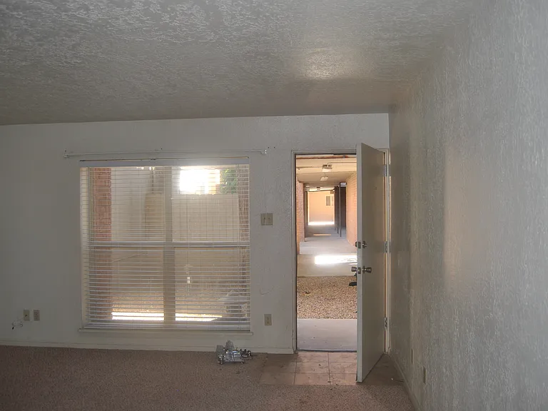 4433 N Stanton St — Photo 7