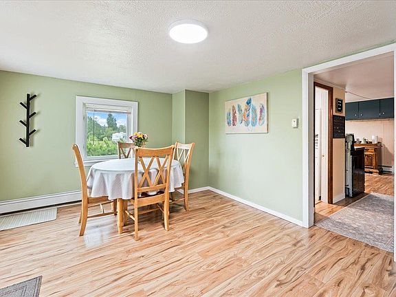 4th image of 1024 Carlas Way