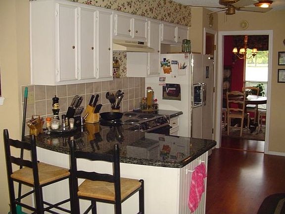 2nd image of 170 Holly Ln