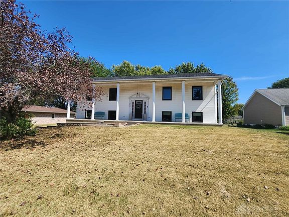 2nd image of 660 Wisteria Dr