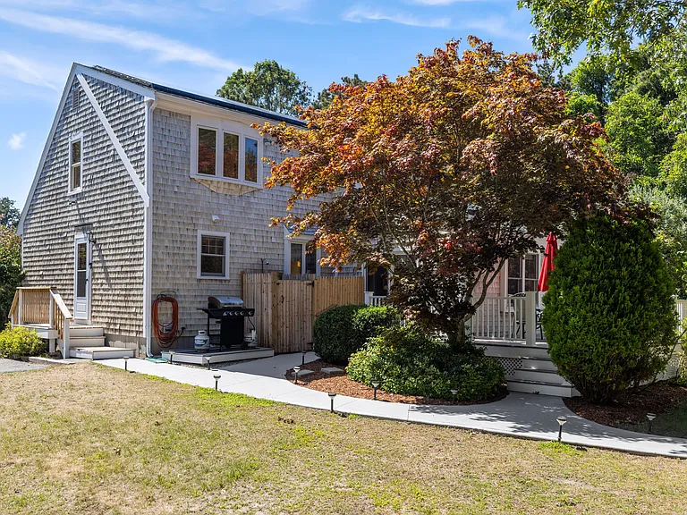114 Dover Rd — Photo 24