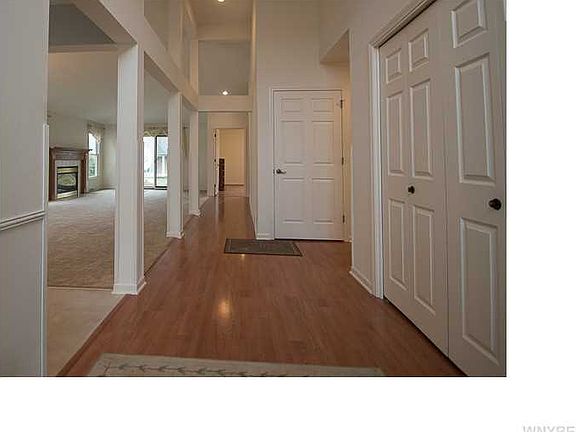 5th image of 54 Lord Byron Ln