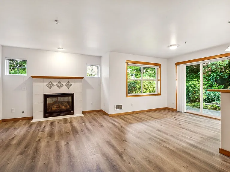 2-Bedroom Apartment for Rent at North Admiral Court - West Seattle — Photo 10