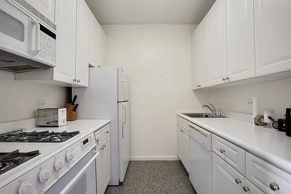 Rented by Corcoran | media 3