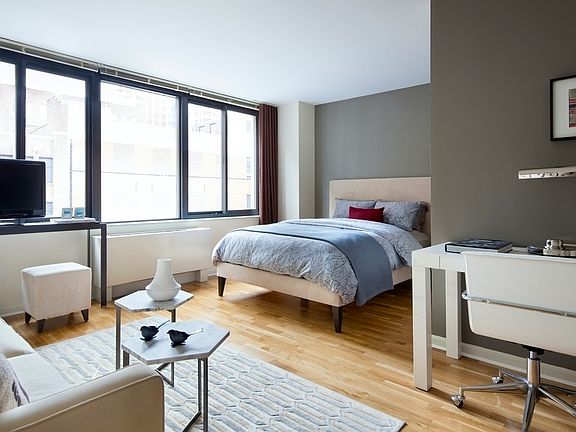 3rd image of 535 W 23rd St Space H4b