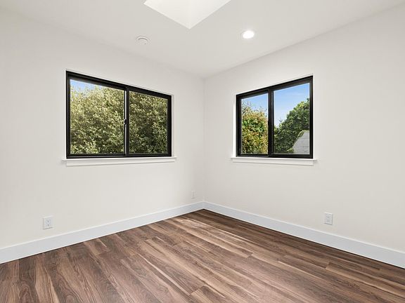 5th image of 220 Lassen Dr #A