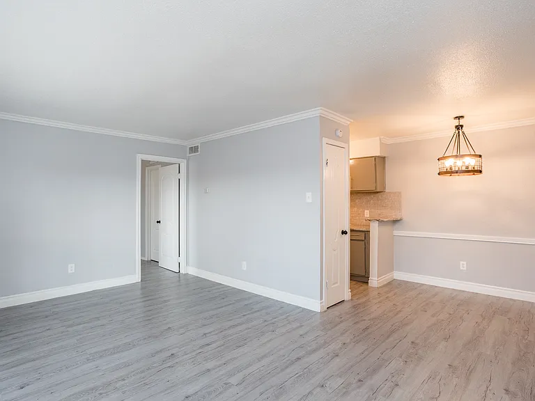 Camino Del Sol Apartments — Photo 9