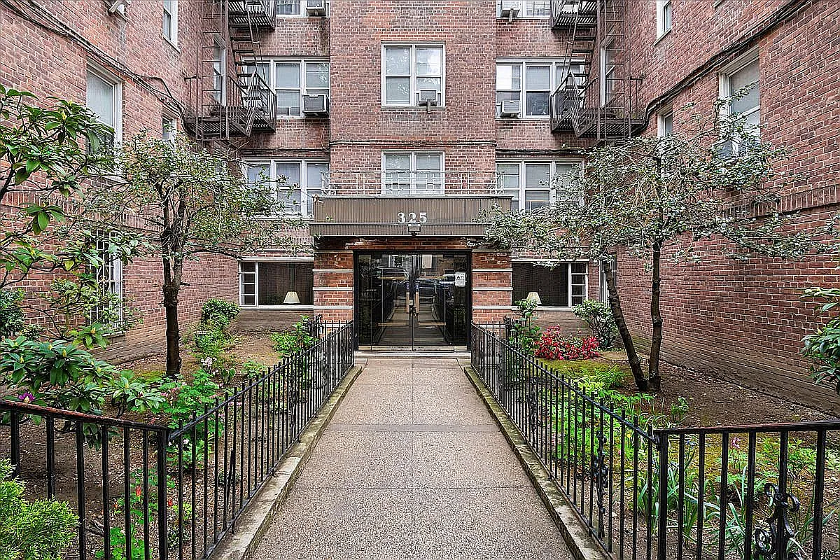 325 East 201st Street - 5F — Photo 4