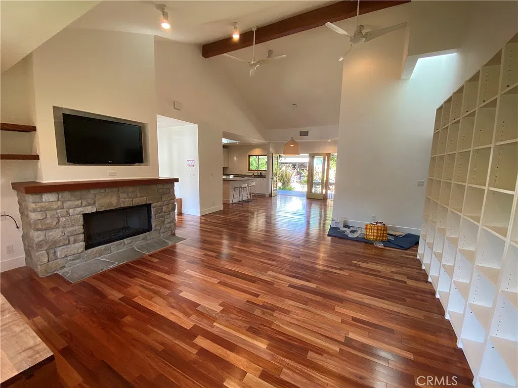 4 bed, 1952 sqft, $9,300 — Photo 3