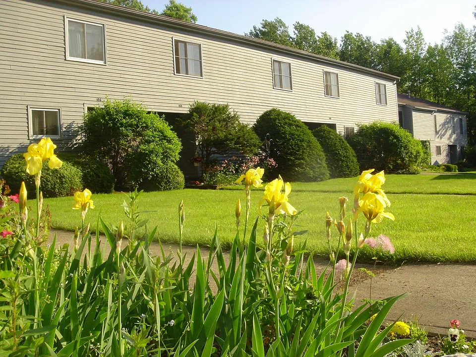 182 Locust Hill Rd