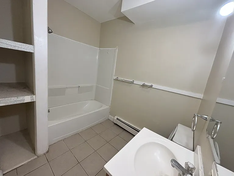 256 Ontario St — Photo 2