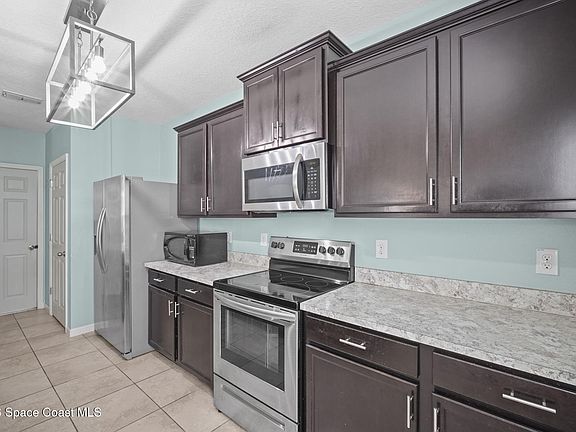 3rd image of 2635 Falcon Ln