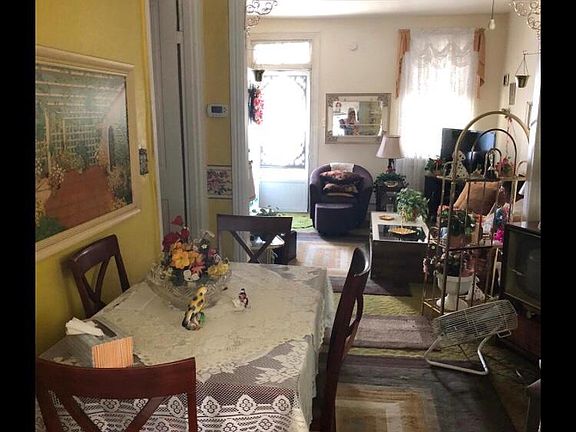 5th image of 34 Linden St