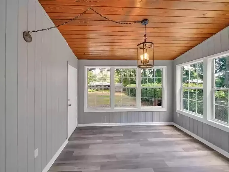 360 Chicago Ave — Photo 18