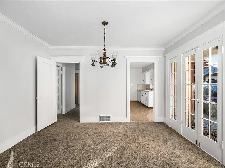 243 N Grand St — Photo 10