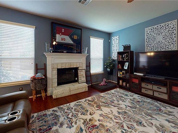 3rd image of 5703 Birmingham Cir