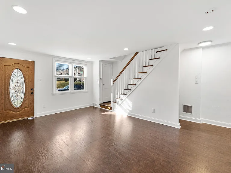 1451 W End Dr — Photo 5