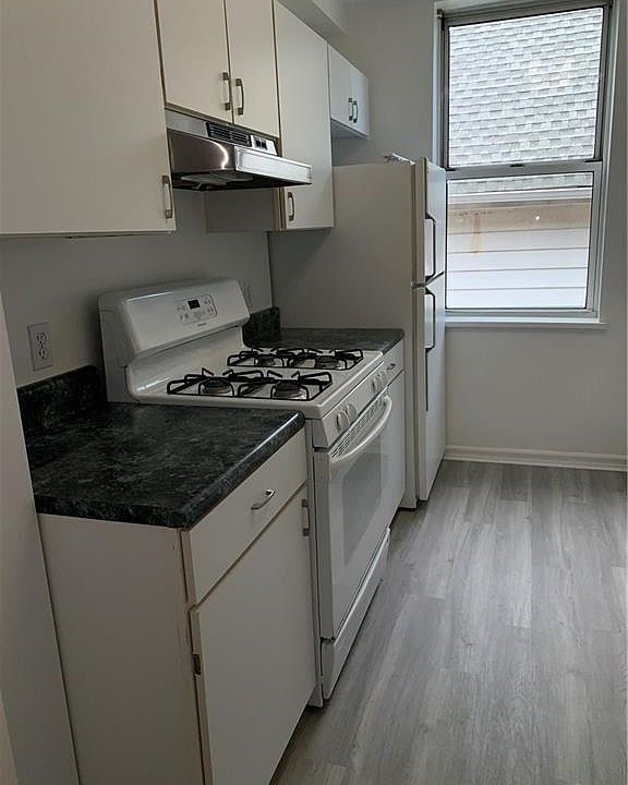1st image of 40 Fairview Ave #9