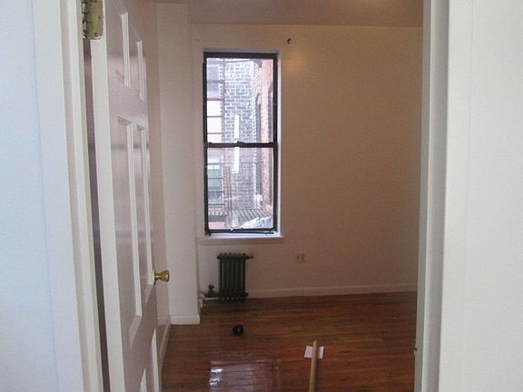 4th image of 1621 Lexington Ave #4W