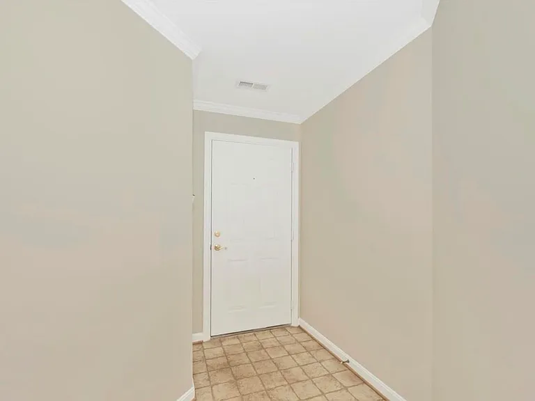 595 Cawley Dr #2C — Photo 6