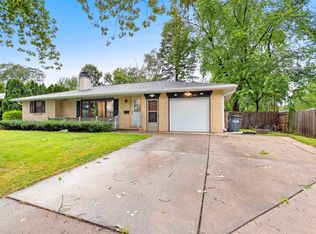 427 E Briar Ln, Green Bay, WI 54301