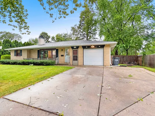 427 E Briar Ln, Green Bay, WI 54301