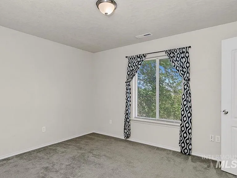 140 SW Quaker Dr — Photo 17