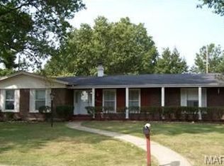 4045 Belcroft Dr, Florissant, MO 63034