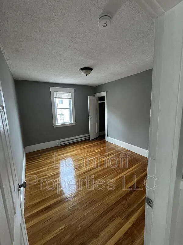 3 bed, 1.0 bath, $2,300 — Photo 2