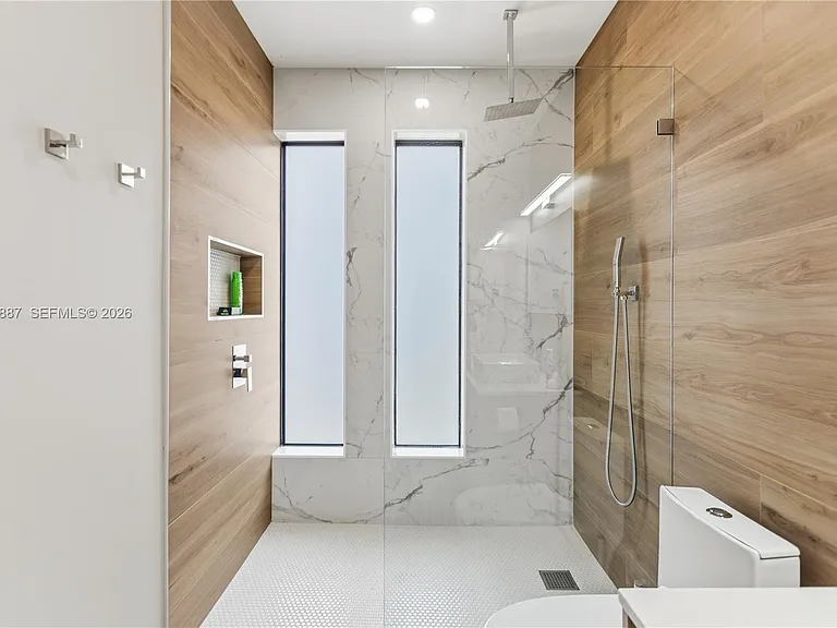 809 SW 10th Ter — Photo 19